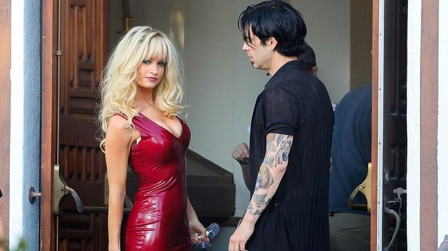 Сериал о жизни Памелы Андерсон и рок-музыканта Томми Ли в период после утеч...